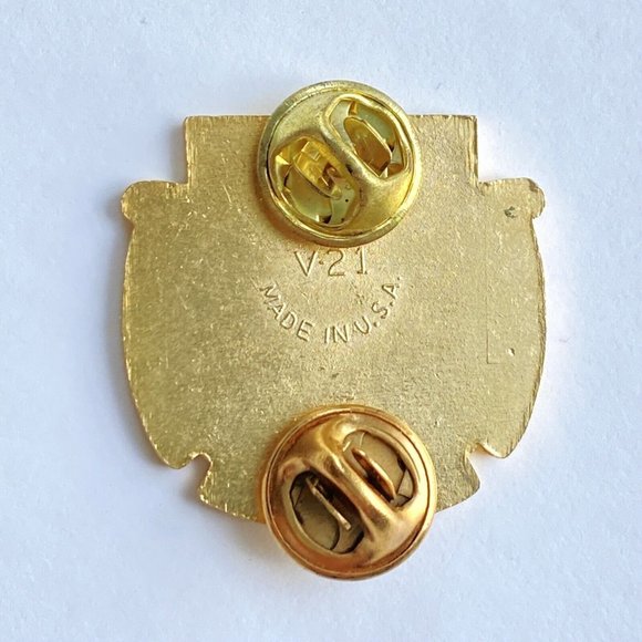 US Army 67th Signal Battalion Unit Crest DUI DI V-21 Enamel Pin 1.1” - Picture 5 of 5